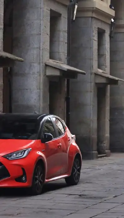 Toyota Yaris Asfaleia Autokinitou